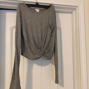 Gray long sleeve crop top